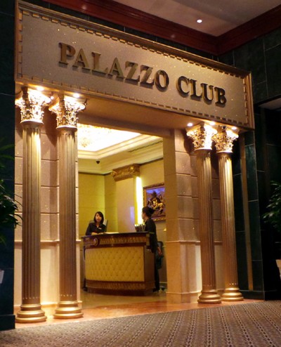 Câu lạc bộ Palazzo nằm trên tầng 1, bên trái khách sạn Sheraton. Địa chỉ này chỉ dành cho người có quốc tịch nước ngoài vào tham gia đánh bạc.